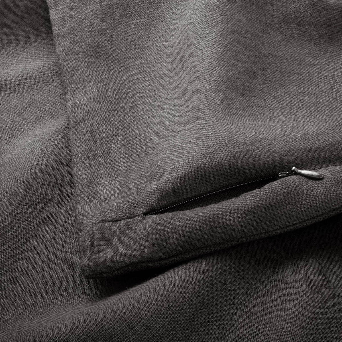Washed Black Linen Duvet & Sham Set B32357