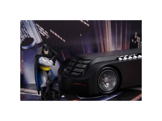 1:24 Scale Batmobile Diecast Vehicle with Batman Figure Z14145