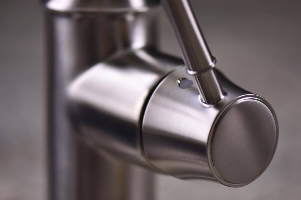 Steel Optik 2-Spray HighArc Pull-Down Kitchen Faucet Z905